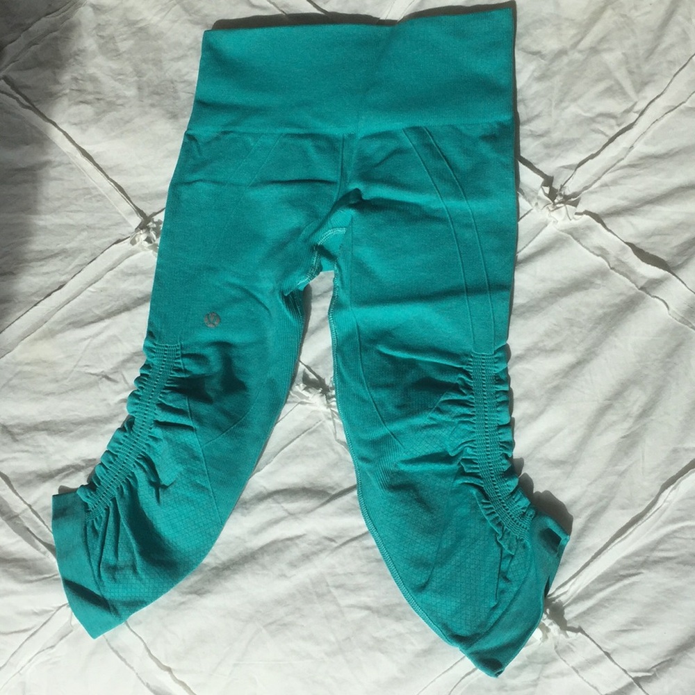 Lululemon cropped  workout leggings